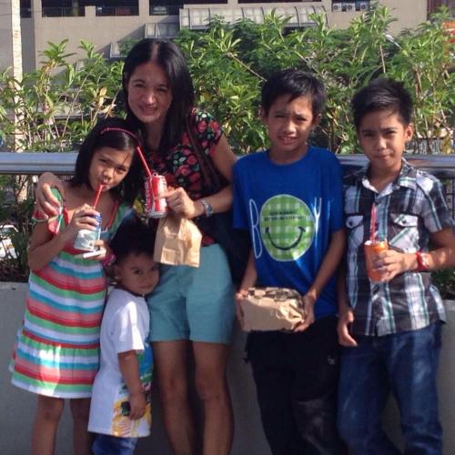 Ednalyn with her children (in stripes and blue shirt) and their cousins). Photo courtesy of Ednalyn